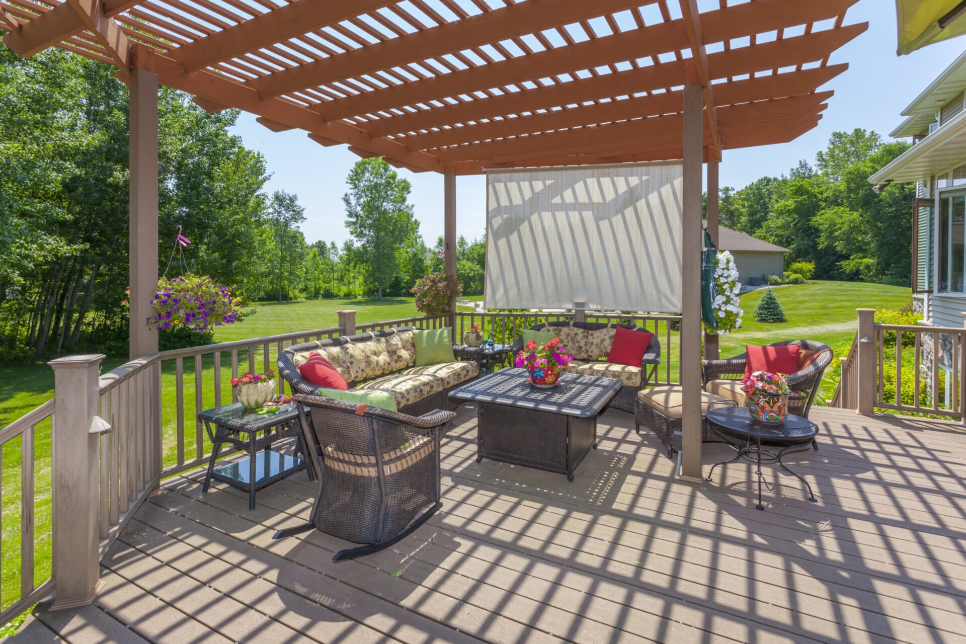 Pergola ideas incorporating a gorgeous patio and outdoor seating