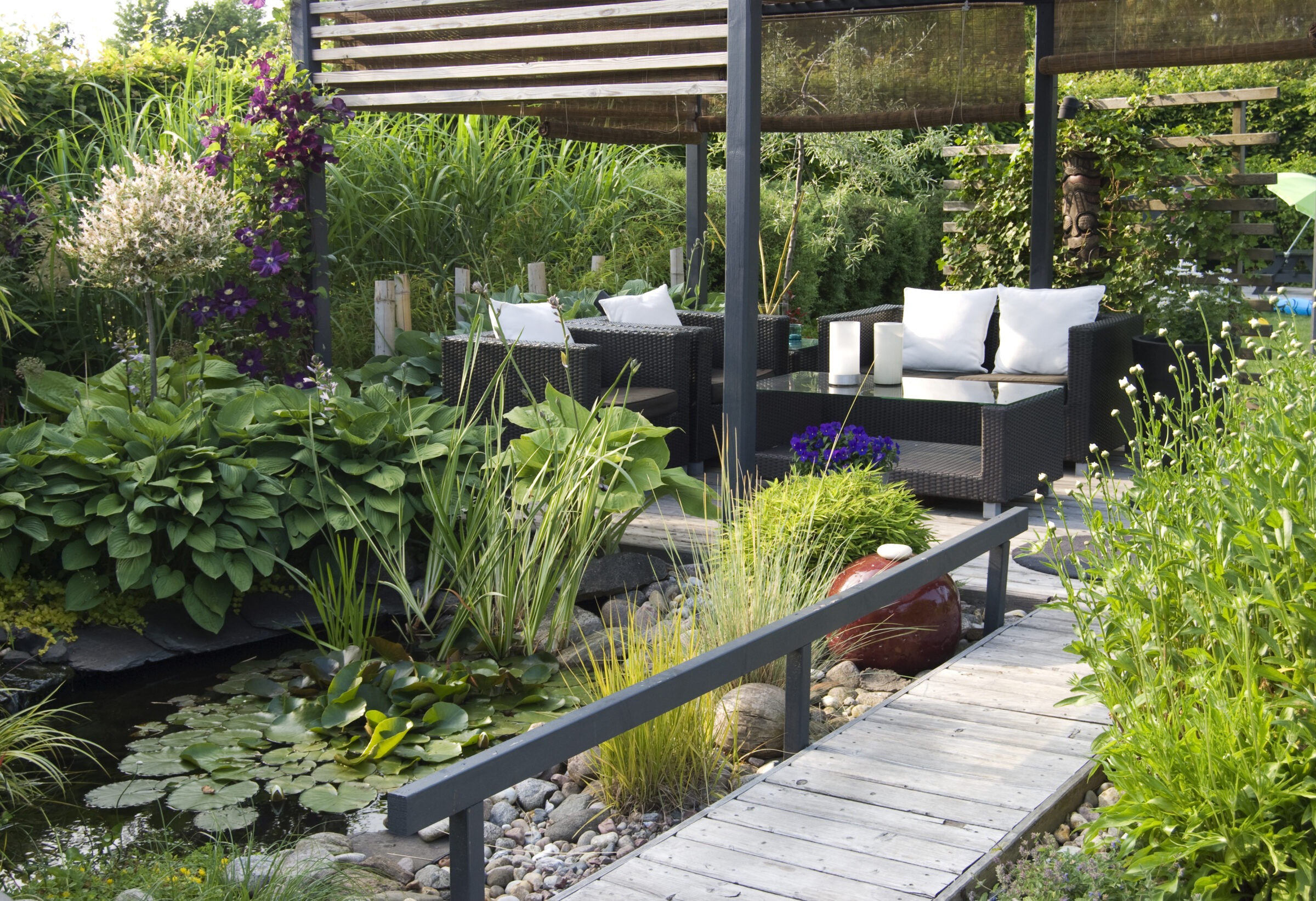 A picturesque outdoor patio using pergola ideas to their full effect to create a beautiful, relaxing space.